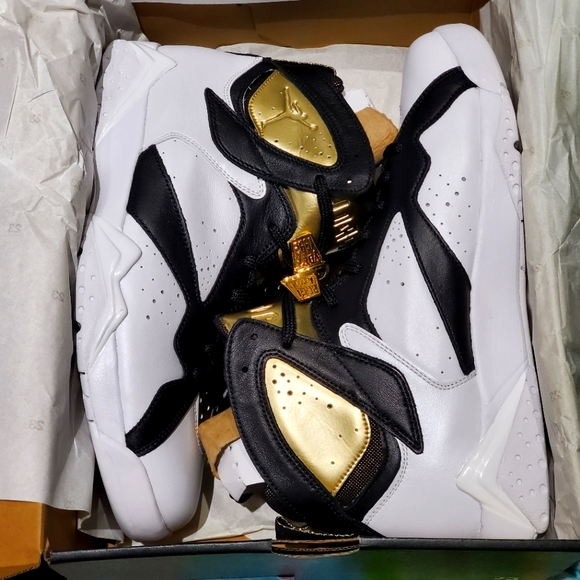 Shoes - Picture 1 of 13